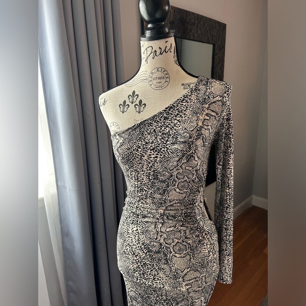 Guess snakeskin print one arm bodycon short mini cocktail dress with side cutout